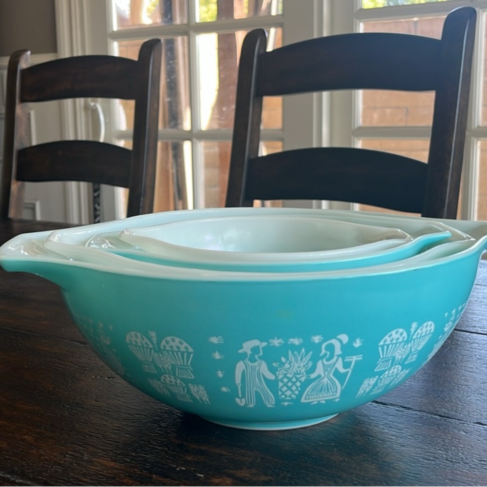 Turquoise Mixing Bowl with White Folk Art Design Amish set of 4